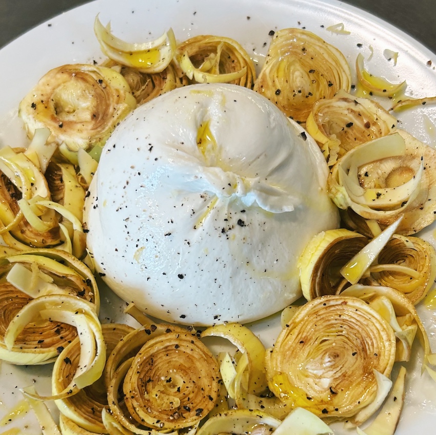 Insalata di carciofi e burrata