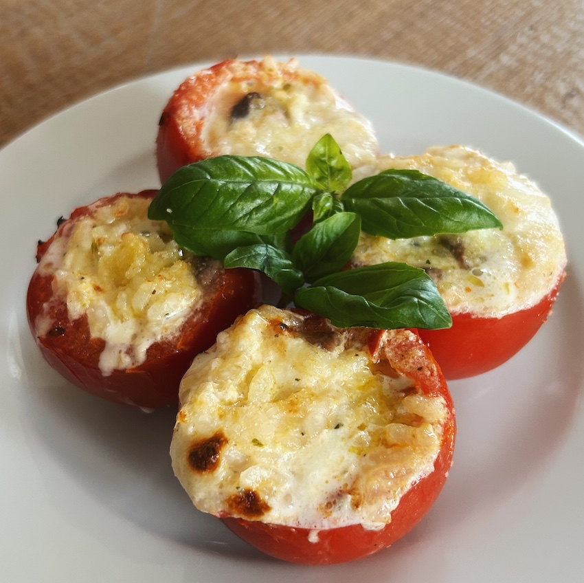 Pomodorini ripieni di riso e burrata
