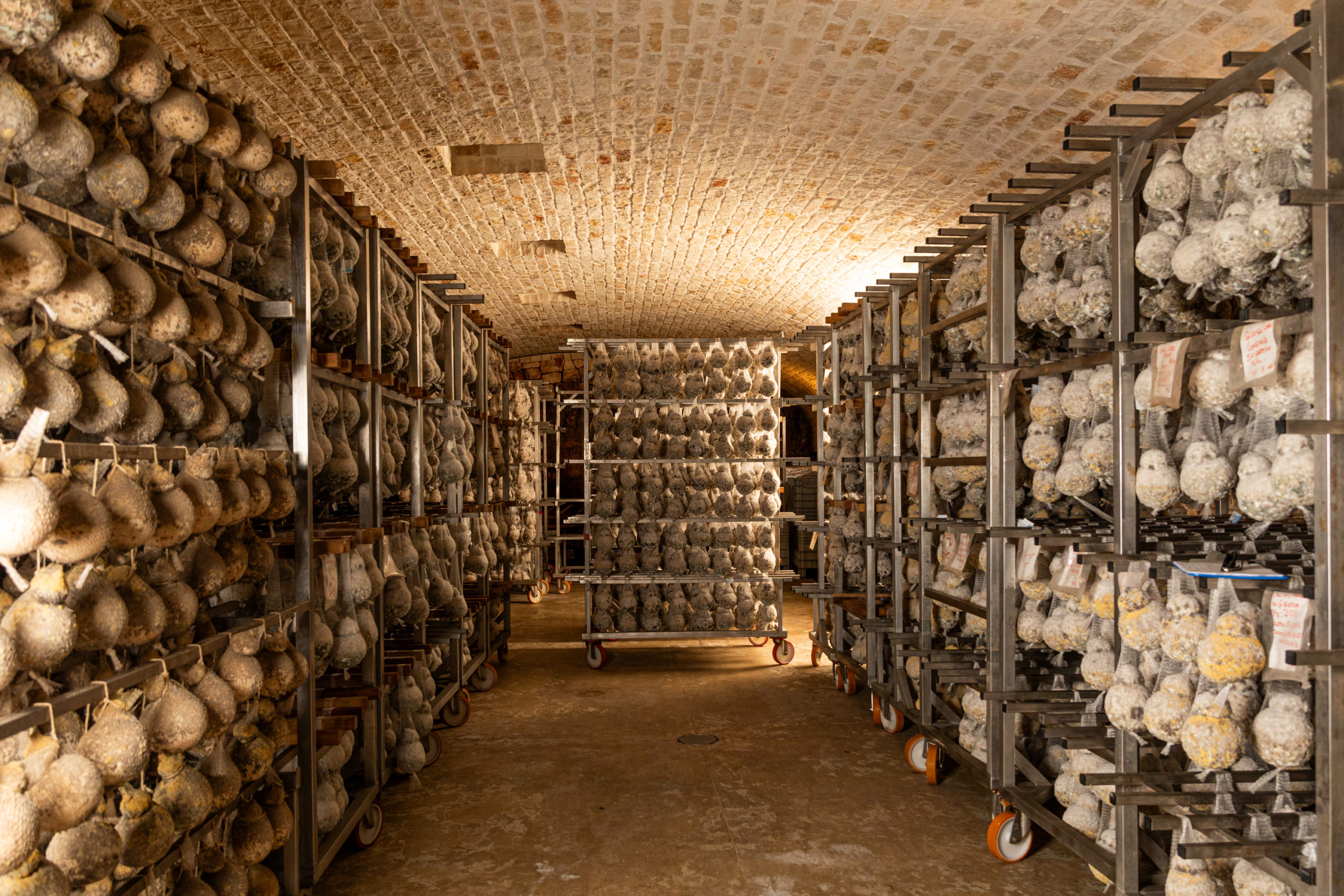 Produzione di formaggi artigianali in Puglia